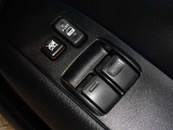 運転席と助手席のみパワーウィンドウを装備しています。