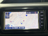純正ナビを装備。タッチパネル式で使いやすく、お出かけもラクラクです。