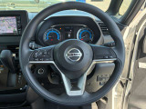 握りやすいステアリングです。