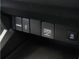 ◆アクセサリーソケット◆ドラレコの電源やスマートフォンの充電等に使用できる便利な電源ソケット!使いやすい場所に装備されています。