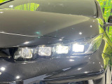 【LEDヘッドライト】悪天候や夜間走行時も良好な視界を確保し安心して運転できる高輝度LEDヘッドライトを装備!点灯速度が早く、消費電力も抑えられています。