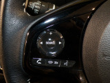 【ステアリングリモコン】ステアリングにオーディオ調節可能なスイッチが装備されていますので運転中でも視線をそらさずにオーディオの調節が可能です!