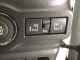 【両側パワースライドドア】両側がパワースライドドアになっており、運転席のスイッチやスマートキーでも開閉が可能です!開口部も広いので乗り降りも楽々♪