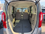 リアラゲッジルームアレンジ後のお写真です。シートを畳むとここまでの広さが御座います。沢山の荷物を積むことが出来ますね♪