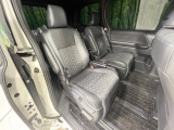 後部座席も気になるようなキズ・汚れやへたり等、大きなダメージはなく、良好な状態です。