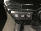 外装工程では、ボディの汚れや鉄粉を洗浄し、磨き上げコーティング。タイヤ・ホイール・エンジンルームまで、しっかり洗浄・艶出しいたします。