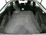 大きく開くラゲッジスペースです。左右独立でリアシートが倒れるので長尺の荷物も積むことが可能です。