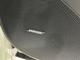 【BOSEサウンドシステム】メーカーオプションの高品位サウンドシステムを搭載。専用のチューニングが施された大小様々なスピーカーから良質なサウンドが奏でられ、臨場感あふれる音響空間を演出します。