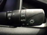 【オートライト】車外の明るさに応じて、自動的にライトの点灯・消灯をしてくれます。