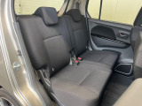 後部座席も気になるようなキズ・汚れやへたり等、大きなダメージはなく、良好な状態です。