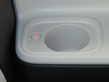 ホッとカップホルダーが運転席・助手席にあります。ホットドリンクをちょうど良い温度でキープしてくれる保温機能付で嬉しいです。