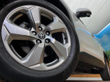 【純正18インチアルミホイール】外観にマッチした純正アルミホイールを装着しております。各種社外アルミホイールや、スタッドレスタイヤも取扱いしております。是非ご相談ください♪