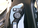 電動格納式ミラーなので、対向車などとのすれ違い時にも便利です。