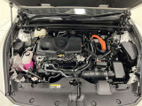 エンジンルーム内も隅々まで掃除がいきわたっています!ハイブリッド部分は初度登録から10年、もしくは3年間の長い方の保証付!ただし累計走行距離数20万キロまでとなります!