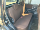 後部座席も気になるようなキズ・汚れやへたり等、大きなダメージはなく、良好な状態です。