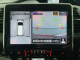 【アラウンドビューモニター】まるでクルマを真上から見ているようなアラウンドビューモニターで運転をサポート。運転席から見えにくい車の四隅や後方もモニターでしっかり見えます。