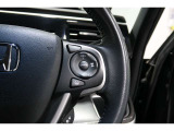 Hondaセンシングの機能のひとつ、アダプティブクルーズコントロール付!アクセルから足を離しても設定したスピードと前車との車間を保ち走行してくれます!車線維持もアシスト☆高速道路で疲労軽減ですね☆
