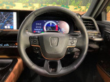【純正革巻きステアリング】上質な革を使用することで、手にしっかり馴染みとても運転しやすいハンドルです♪