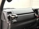 運転席助手席ドリンクホルダーつき!