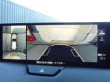 【360&deg;ビューモニター/シースルービュー】駐車が苦手な方も、これがあれば安心です!狭い駐車場や花壇などがあって心配な駐車シーンでも、死角がなく安全が確保できます♪