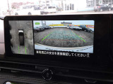 【アラウンドビューモニター】上から見下ろすような視点でスムース駐車をサポートしてくれるアラウンドビューモニター(^v^)ルームミラーに映し出されます。