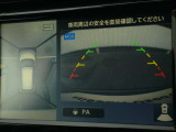 ☆全周囲カメラが駐車をアシスト☆4つの高解像度カメラで車の周囲を撮影!見えにくい死角の駐停車も驚く程に楽々です。バックカメラは、車庫入れの時は勿論、後方の安全確認もできて安心です♪