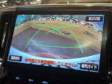 【バックカメラ】駐車時に後方がリアルタイム映像で確認できます。大型商業施設や立体駐車場での駐車時や、夜間のバック時に大活躍!