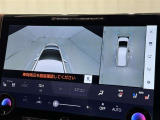パノラミックビューモニターを装備。駐車場や交差点でクルマを真上から見るように周囲を確認できます。機能の詳細は販売店スタッフまでおたずねください。