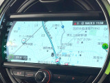 ●純正ナビ:一体感のあるナビは、高級感ある車内を演出してくれます。Bluetooth再生などオーディオ機能も充実しておりますので、運転もより楽しめます♪