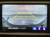 バックでの車庫入れも安心です! リアカメラが付いているバックモニター付のナビを装備しております。操作線もついており距離感も画面から確認できます。