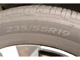 235/55R19    車両装着タイヤサイズです。 タイヤのご相談も石川トヨペットカローラにお任せください