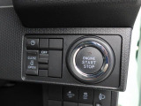 スタートボタンを押すだけで簡単にエンジンがかけれます。こちらからでも、後方スライドドアが開閉できます。