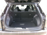 ラゲッジスペースは十分な広さを確保しています。日常のお買い物にも大活躍!積み下ろしも楽々ですよ。