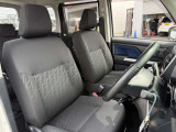 運転席シート廻りは使用感も少なく、良好な状態となっています。前オーナー様が丁寧に使っていたことがよくわかりますね。