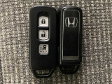 スマートキー付きですからドアロックの開閉およびエンジンスタートが楽々です。電動スライドドアの開け閉めもボタンで操作できます。スペアキーも同じものを用意しております。