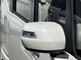 ウィンカードアミラー☆ライトの点滅で対向車、歩行者などに曲がることを知らせることができるので安心・安全につながりますね♪