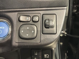 狭い駐車場で便利な電動格納ドアミラーが付いています。