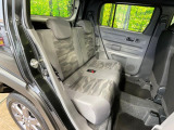 後部座席も気になるようなキズ・汚れやへたり等、大きなダメージはなく、良好な状態です。
