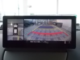 狭い場所での駐車やすれ違いなどでより的確な運転操作に役立つ360&deg;ビューモニターが装備されています。