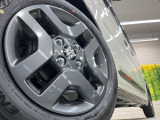 【純正アルミホイール】外観にマッチした純正アルミホイールを装着しております。各種社外アルミホイールや、スタッドレスタイヤも取扱いしております。是非ご相談ください♪