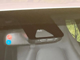 【トヨタセーフティセンス】走行中に前方の車両等を認識し、衝突しそうな時は警報とブレーキで衝突回避と被害軽減をアシスト。より安全にドライブをお楽しみいただけます。