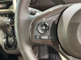 ステアリングにオーディオ操作スイッチが付いています。オーディオ画面に直接タッチしなくても操作が出来ますので、運転に集中できます。