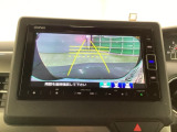 バックモニター付きで、車庫入れやバック時の後方確認をサポート。