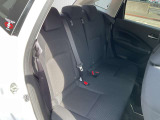 後部座席も当然、綺麗・清潔に仕上げております。内装の綺麗なお車は気持ちが良いですし、コンディションのいい車が多いです。前のユーザーが丁寧に使っていた証拠です。