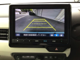【バックカメラ】運転が苦手な方も車庫入れラクラクです!ギアをリバースに入れれば自動的に切り換わりますので、面倒な操作は不要です♪狭い駐車場もお車を傷つけず安心ですね!