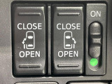 【両側パワースライドドア】スマートキーや運転席のスイッチで後席両側スライドドアの開閉が可能♪電動だから力を入れてドアを開ける必要が無く、小さなお子様でも簡単に開け閉めでき快適です♪