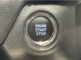 エンジンスタートボタンです。キーが車内にあれば、エンジンの始動・停止はブレーキを踏んでスイッチを押すだけ!キーを取り出す手間を省き、ワンプッシュでエンジンを操作するので簡単でスムーズです。
