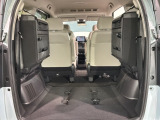 3列目シートを跳ね上げればラゲッジスペースを更に広く使えます。