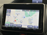 純正ナビを装備。タッチパネル式で使いやすく、お出かけもラクラクです。