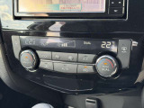 エアコンはオートエアコンです(^-^)温度調節も細かくできるので車内を快適な温度にできますよ(*^^*)人気の装備です☆